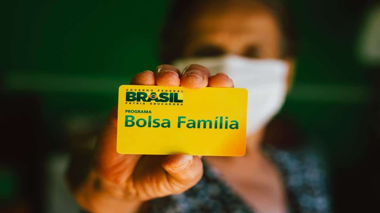 Bolsa Família: Promovendo um futuro melhor para milhões de brasileiros!