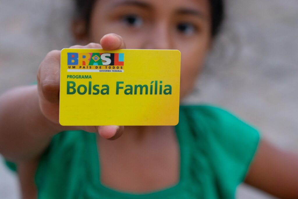 Bolsa Família libera PIX neste SÁBADO (17)? Saiba como consultar!