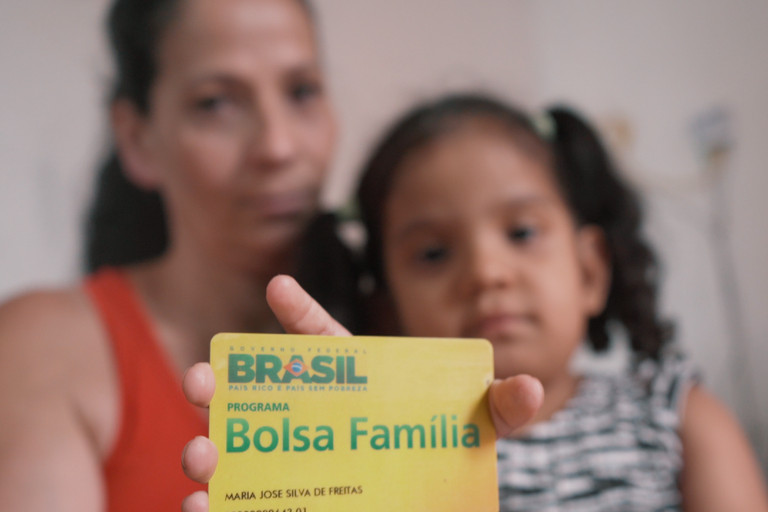 Estudo revela impacto positivo do Bolsa Família no futuro de crianças e adolescentes