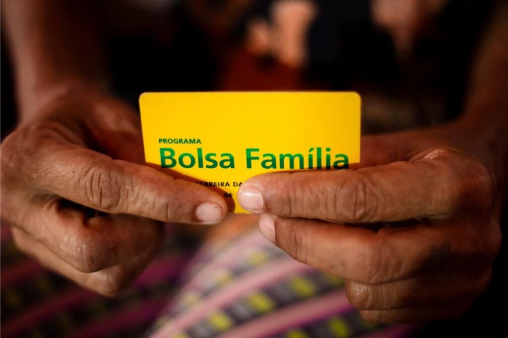 Evite o bloqueio do Bolsa Família com 5 dicas essenciais e garanta seu benefício.