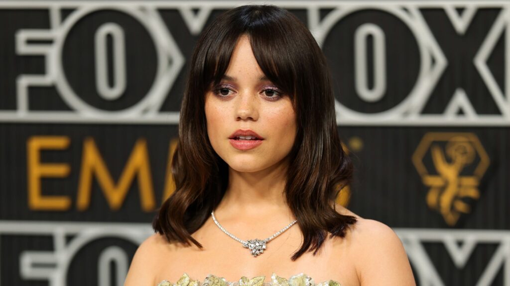 Jenna Ortega revela motivo chocante que a fez deletar conta no X: "É aterrorizante e errado"