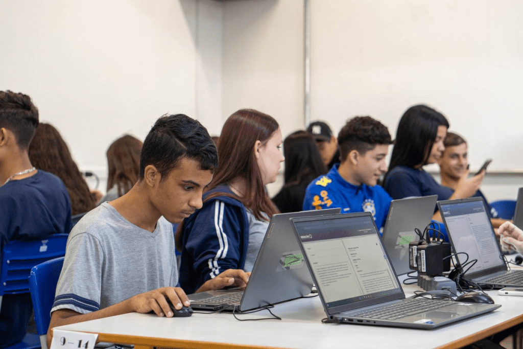 Paraná adota inteligência artificial para aprimorar ensino de matemática nas escolas da rede estadual | Única News