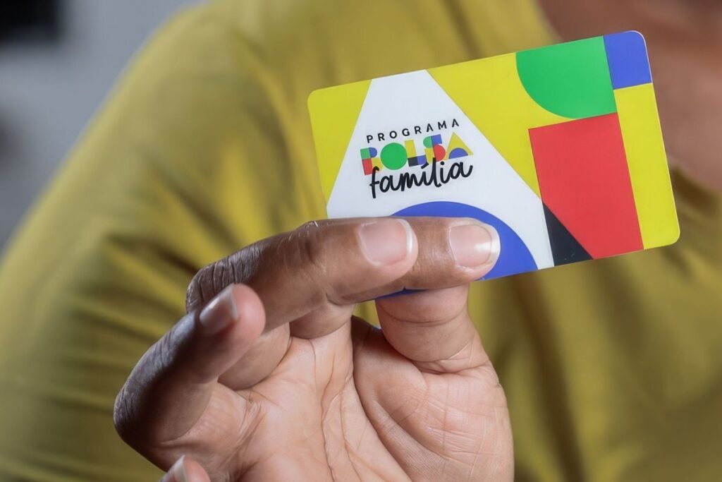 Quem ganha salário mínimo pode receber o Bolsa Família? Descubra aqui! | Brasil