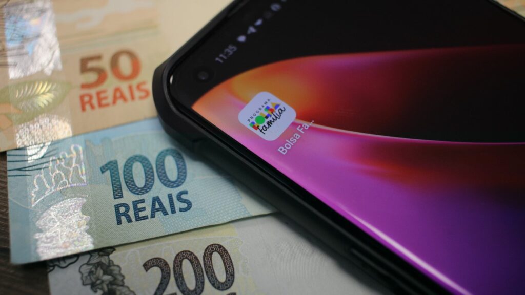 Caixa inicia reembolso de valores desviados do Bolsa Família: saiba mais!