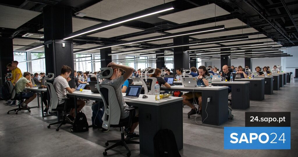 Inteligência Artificial: "as pessoas que passavam os dias sentadas no escritório a passar papel de um lado para o outro, têm agora uma oportunidade de deixar fazer esse trabalho tedioso" - Tecnologia