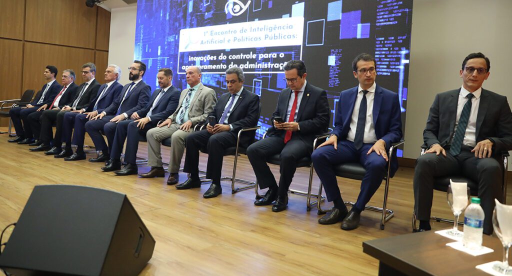 Presidente Veiga Braga apresenta GuaIA durante Encontro de Inteligência Artificial do TCE-GO — Tribunal Regional Eleitoral de Goiás