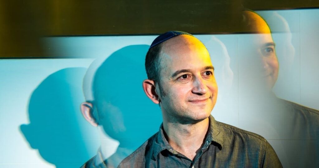 Quem é Noam Shazeer, funcionário que custou US$ 2,7 bilhões ao Google