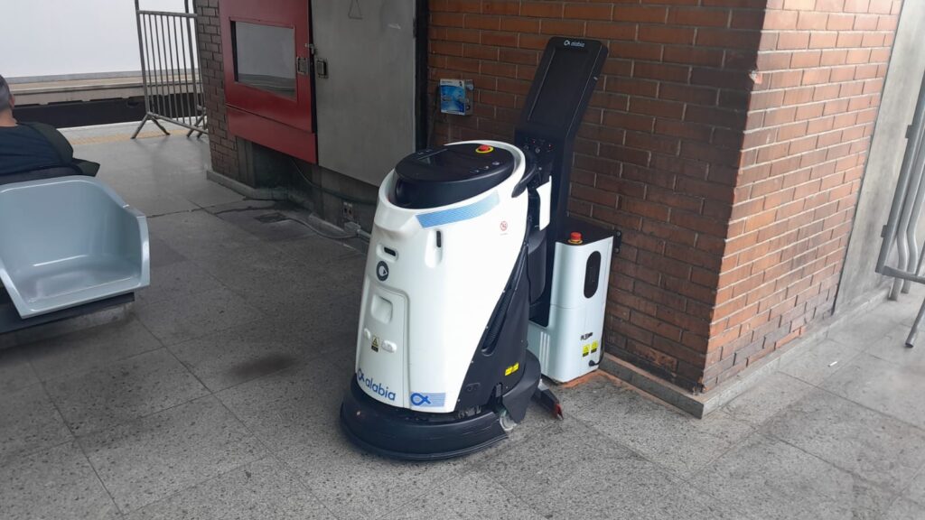 ViaMobilidade testa robô com Inteligência Artificial em estações -