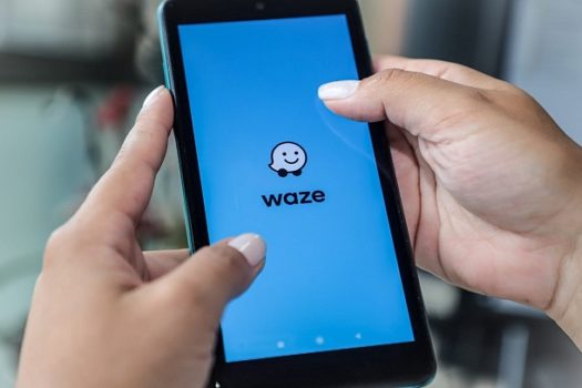 Waze passa a receber alertas por voz via IA do Google