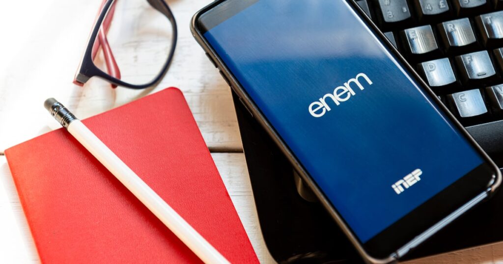 Ao ChatGPT, com carinho: estudantes se prepararam para o Enem com o chatbot, mas há riscos