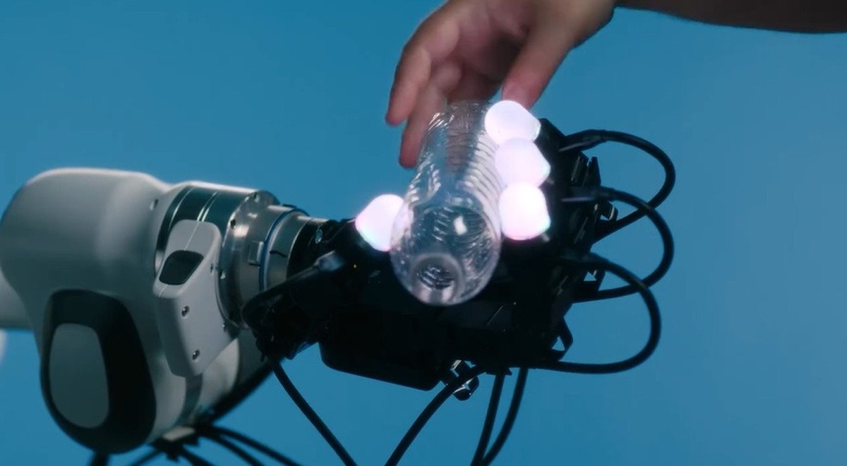 Meta cria mão robótica que pode ‘sentir’ o toque; veja como funciona | Inteligência Artificial