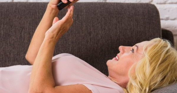 AF | Tecnologia | Idosos viciados em redes sociais: 'desligamos o wi-fi da minha mãe'