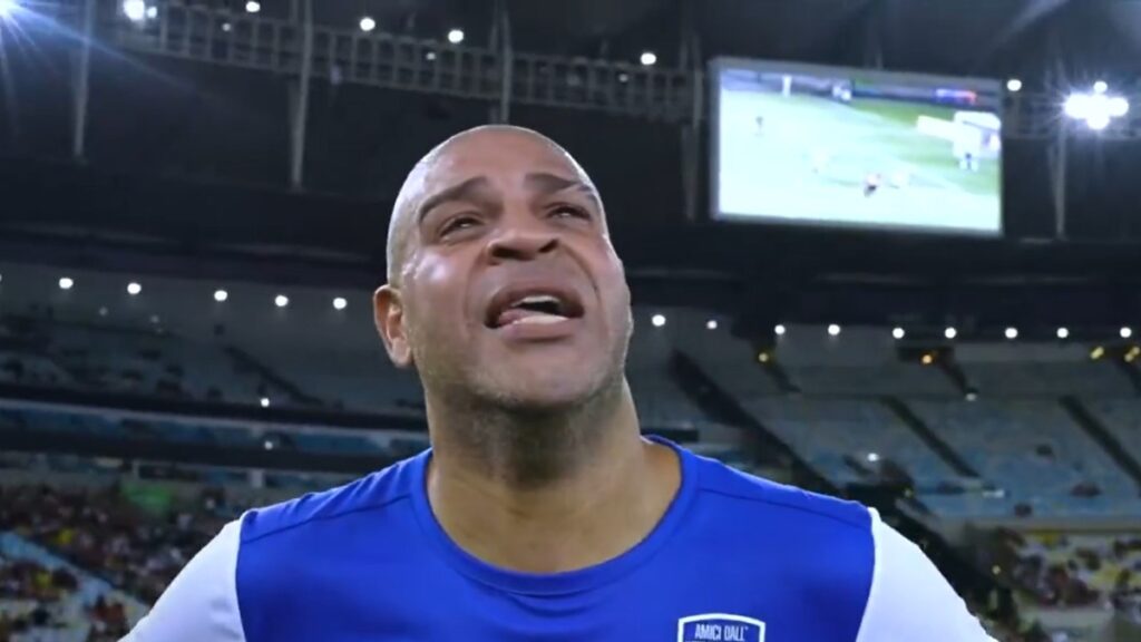 Adriano se emociona ao receber mensagem do pai no Maracanã