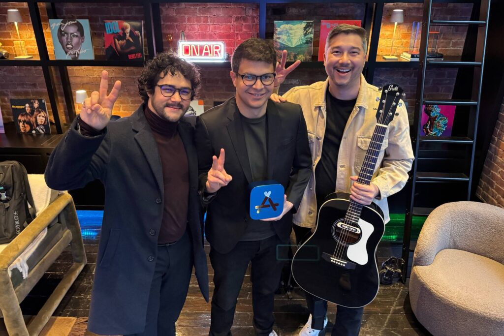 Apple: brasileiro recebe prêmio inédito com IA para músico - 14/12/2024 - Tec