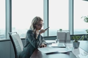 blog 1 IA revoluciona buscas por voz e redefine estratégias empresariais – Surgiu