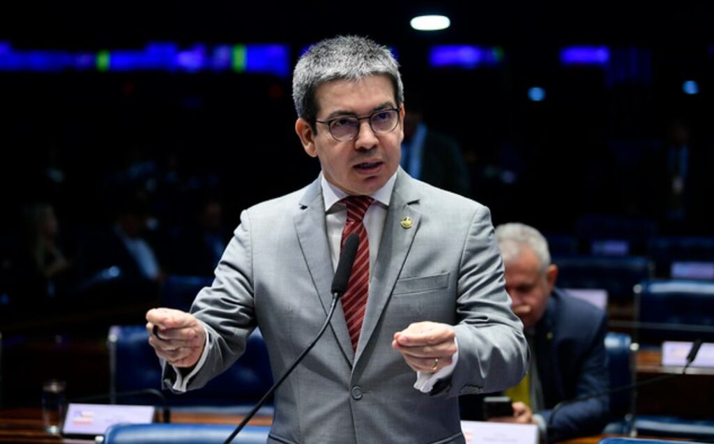 Randolfe acusa ação protelatória para não regular inteligência artificial