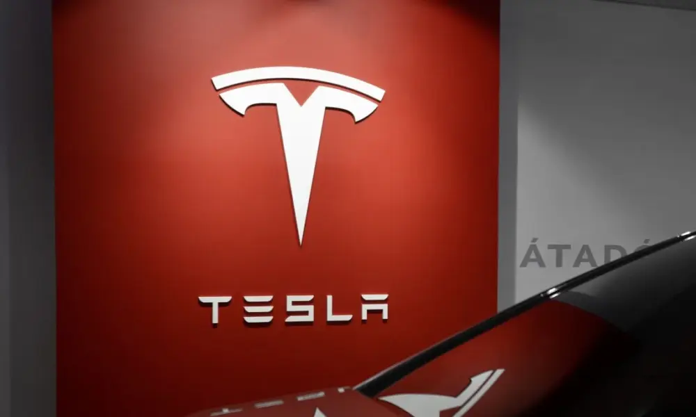 Tesla: A inteligência artificial ao volante do futuro da mobilidade