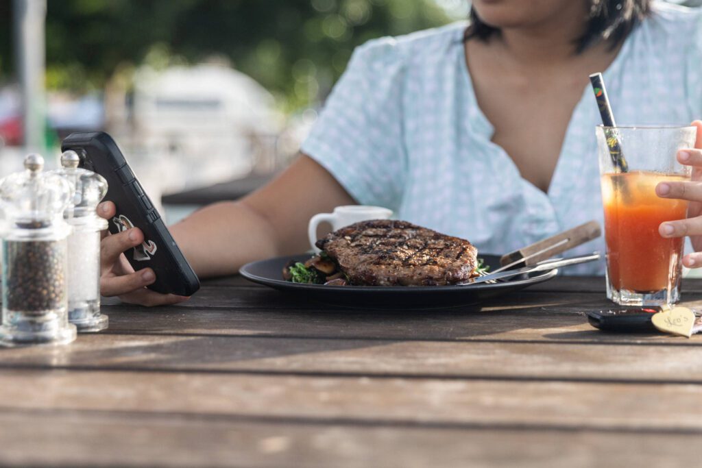 Americana casada se apaixona pelo ChatGPT e vive dilema - 17/01/2025 - Tec