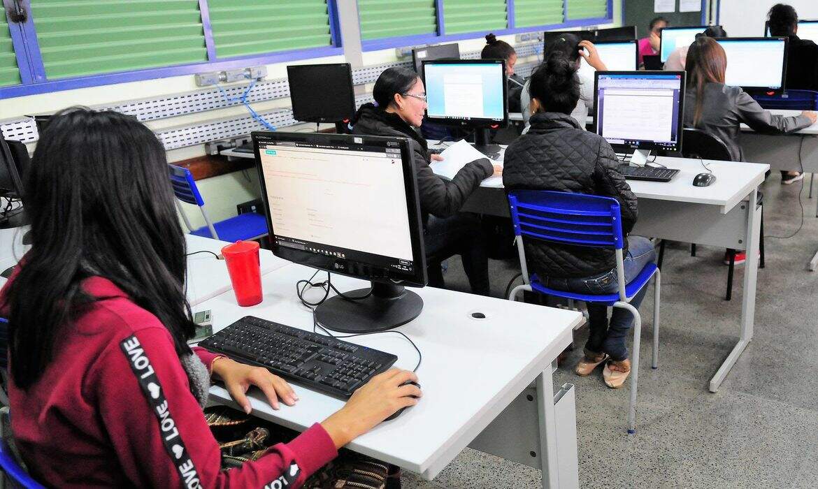 Como o uso de Inteligência Artificial ajudou Ceará a ter rede pública com a maior pontuação na redação do Enem