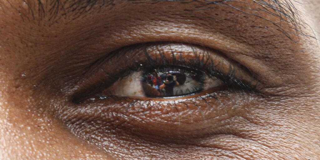 Pessoas desconhecem riscos ao escanear a íris, alertam especialistas