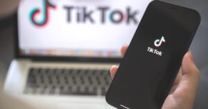 blog 3 TikTok anuncia que está de volta ao ar nos EUA e agradece a Donald Trump