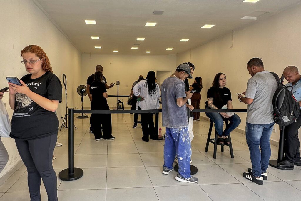 'Vender íris': governo proíbe projeto de pai do ChatGPT - 24/01/2025 - Tec