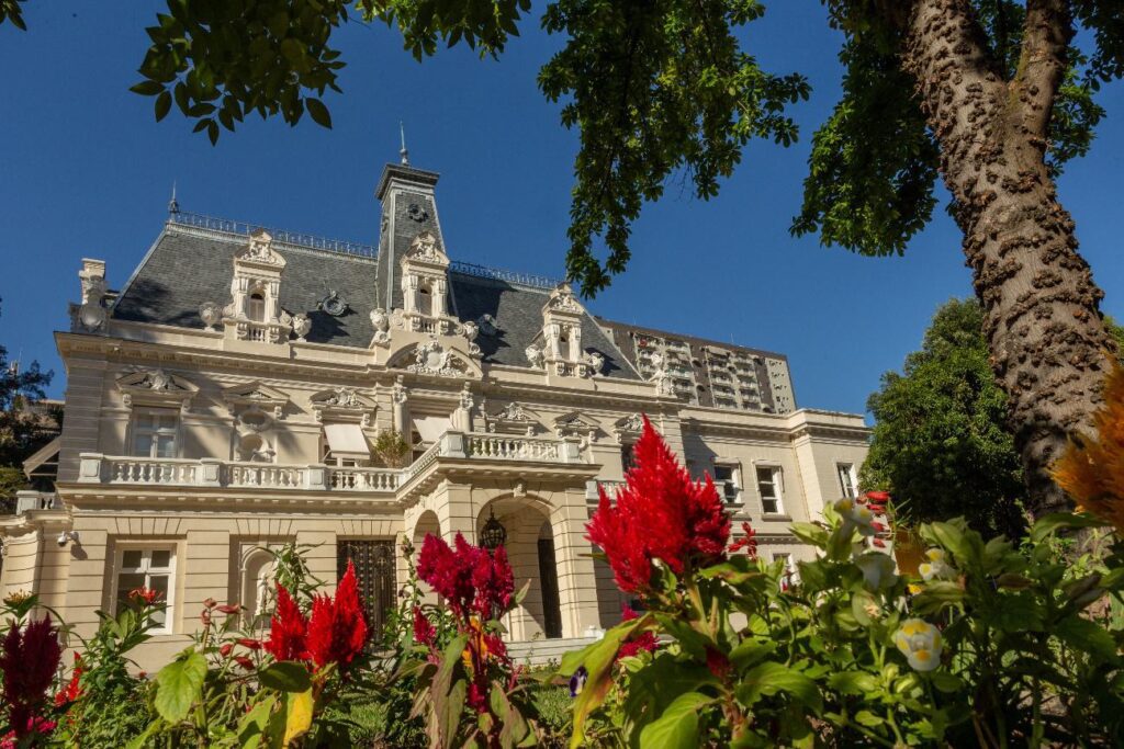 Casa Firjan oferece cursos gratuitos para educadores com foco em Inteligência Artificial, Neurociência e Educação Antirracista