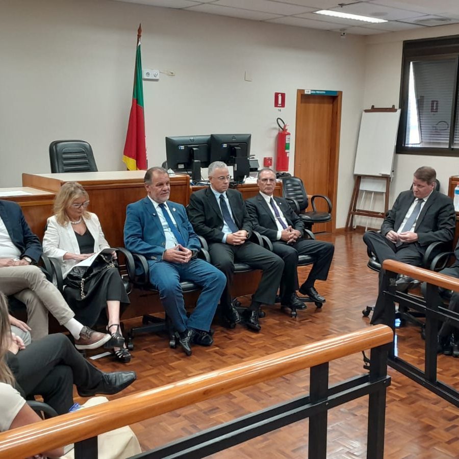 Direção do TJ/RS debate implantação de Inteligência Artificial com juízes e servidores da Comarca de IjuíRPI – Rádio Progresso de Ijuí