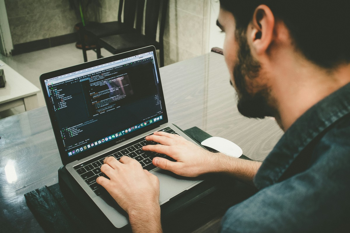 Google libera IA gratuita para programação; saiba mais