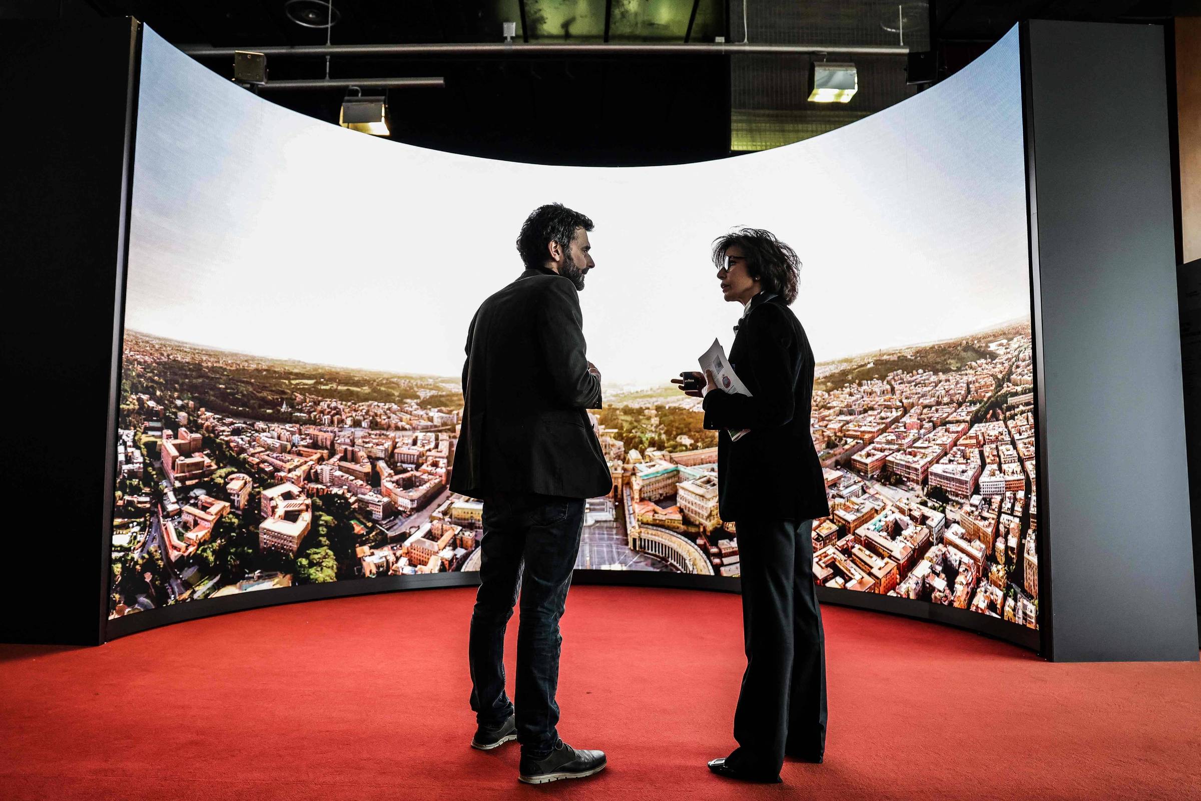 Inteligência artificial: Paris abre cúpula mundial de IA - 09/02/2025 - Mercado