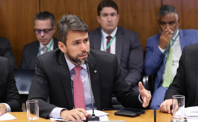 Líder do União Brasil aponta economia e inteligência artificial como prioridades em 2025 - Notícias