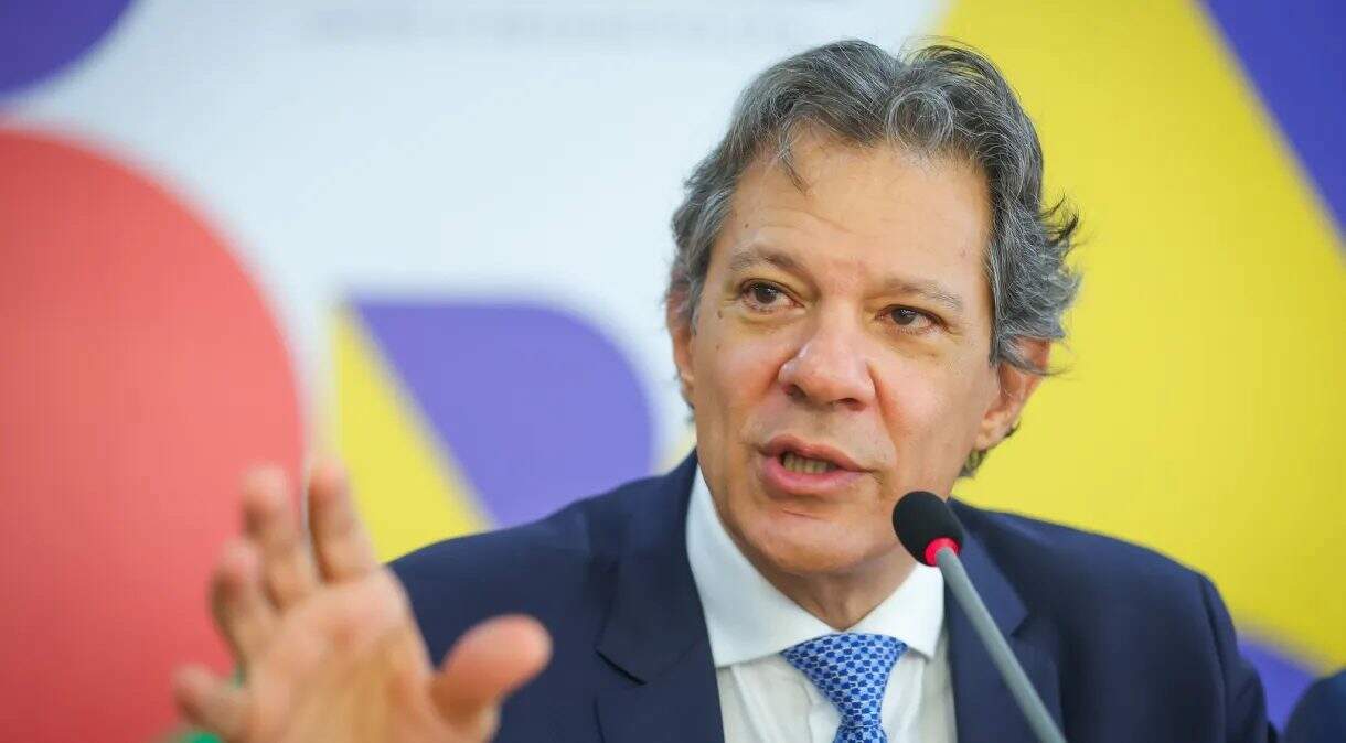 Ministro da Fazenda diz ao Congresso que freio aos supersalários e regulação da inteligência artificial são prioridades