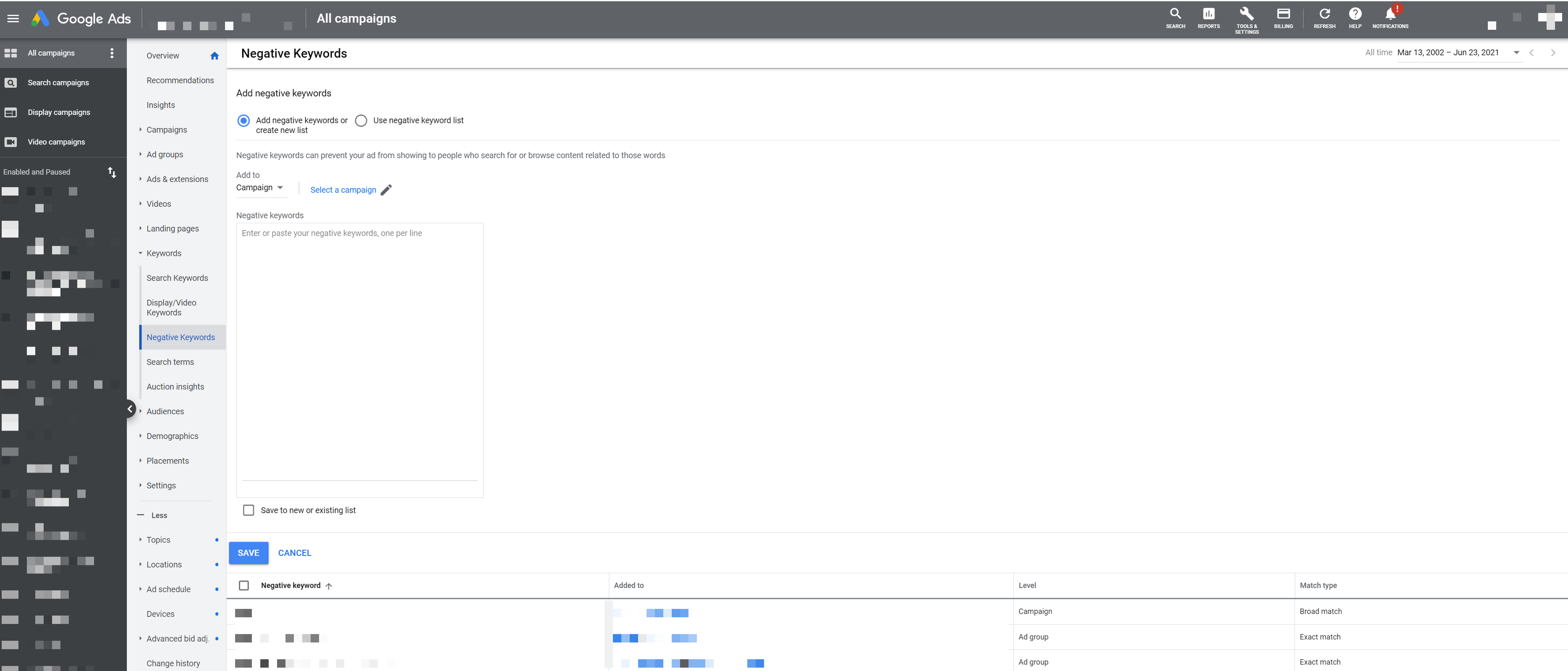 A seção de palavras -chave negativas de uma conta do Google Ads com um espaço para digitar em palavras -chave negativas