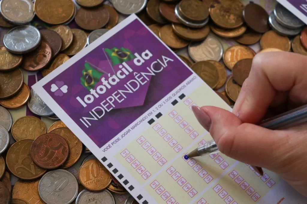 Confira os palpites da IA do Google, Gemini, para a Lotofácil da Independência 2025