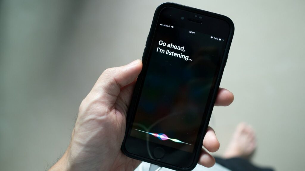 Apple desenvolve 'cópia' do ChatGPT para testar funções de IA da Siri