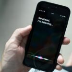 Apple desenvolve 'cópia' do ChatGPT para testar funções de IA da Siri