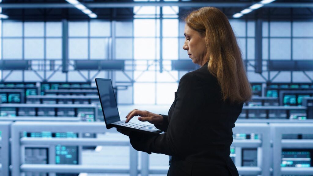 Estudo aponta alto índice de erros em resumos de notícias feitos por IAs