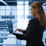 Estudo aponta alto índice de erros em resumos de notícias feitos por IAs