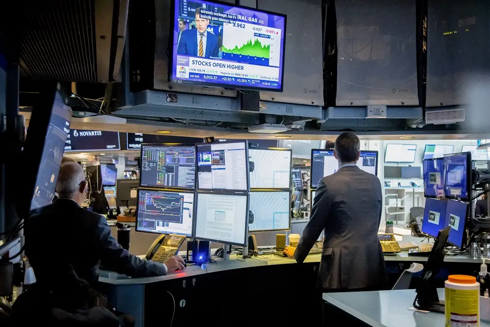 Futuros de NY caem com aversão ao risco antes de balanço da Nvidia; Tóquio desaba 3%