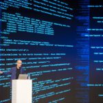 Harari: trabalho do futuro precisará de físico e coração - 06/11/2025 - Tec