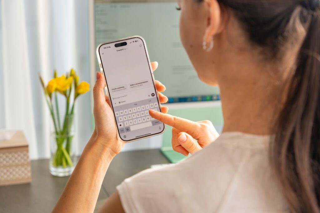 OpenAI corrige problema do ChatGPT com travessão após críticas de usuários