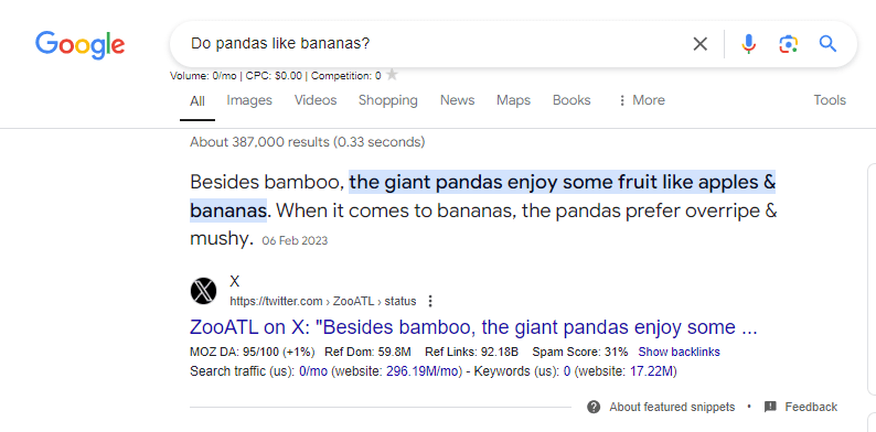 Resultados de pesquisa do Google mostrando informações sobre banana panda com snippet em destaque e resultados do Twitter, incluindo métricas de SEO