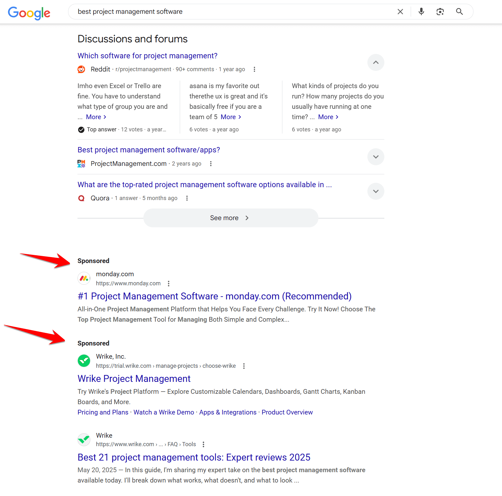 Dois anúncios de software de gerenciamento de projetos exibidos no meio dos resultados da pesquisa