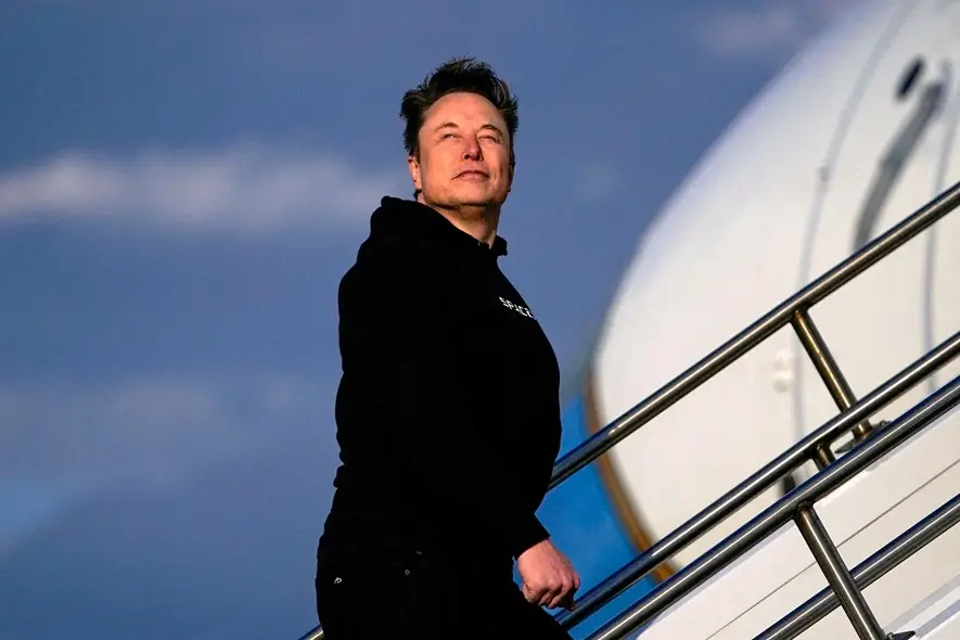 Musk atinge patrimônio histórico de US$ 600 bilhões impulsionado por SpaceX e Tesla