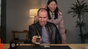 Duas inteligências artificiais GPT-4 interagindo e cantando – curiosidade: descubra como essas máquinas podem criar harmonias musicais impressionantes.