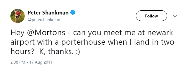 Tweet de Peter Shankman no Morton's solicitando um porteiro quando pousarem no aeroporto de Newark.